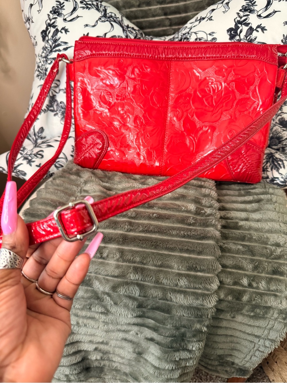Vintage Red Embossed Floral Crossbody Shoulder Bag - Picture 2 of 10